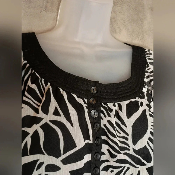 2/$30 COVINGTON geometric zebra Mobwife pattern sheer blouse (#989) - Picture 3 of 5